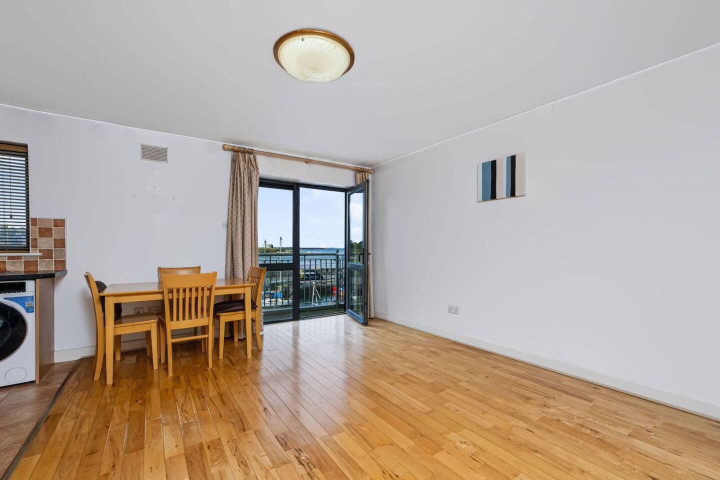 Apartment 14 The Laurels Harbour Road 3 of 20