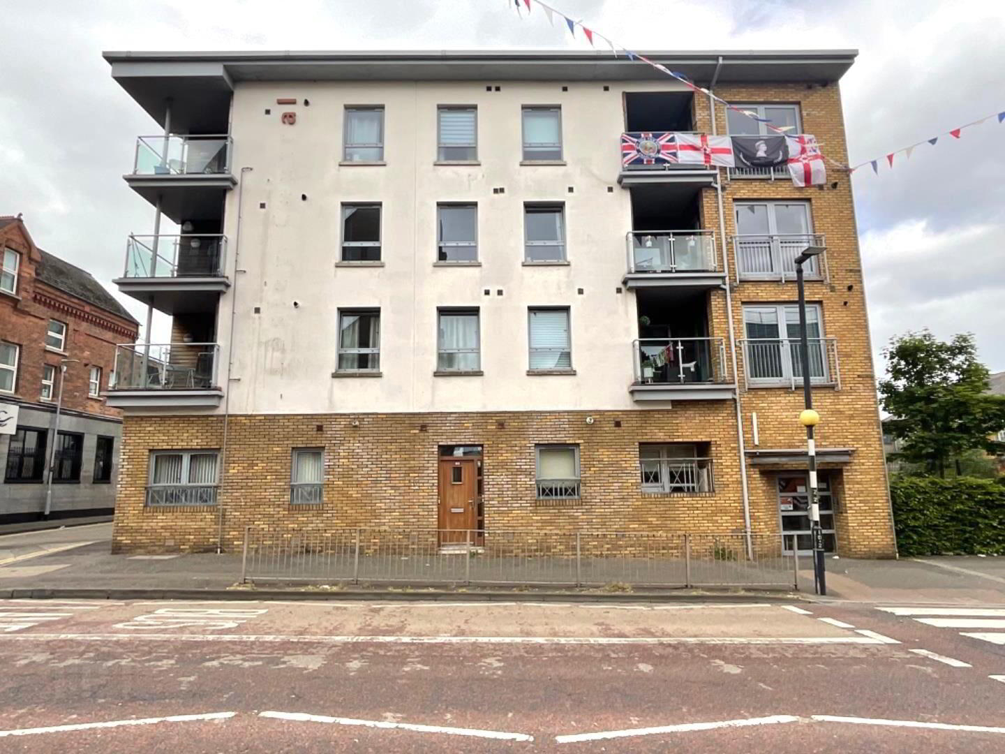 Apartment 14 Lesley Central 109 Shankill Road 2 of 19