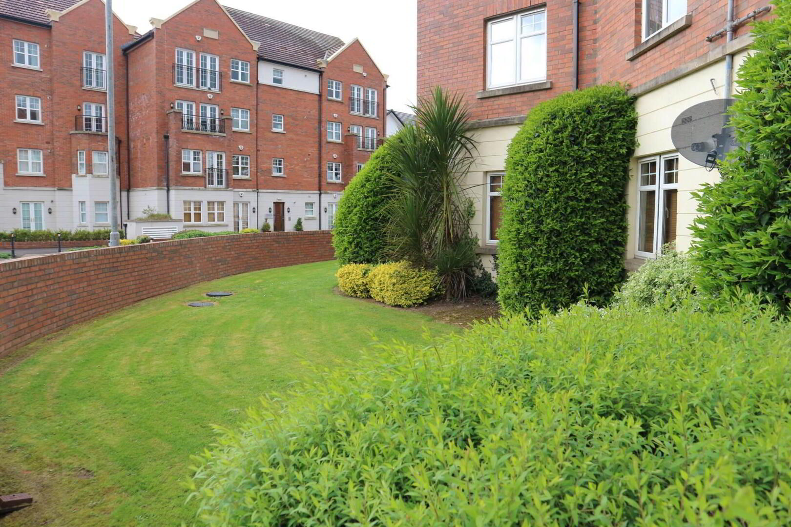 Apt 7 College House, Wellington Square 2 of 11