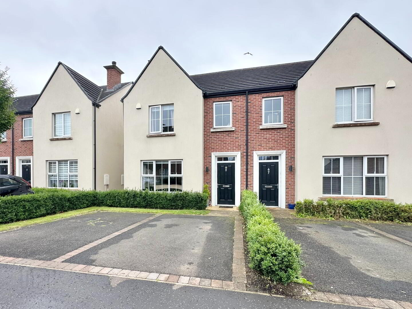 9 Foxfield Park 2 of 13