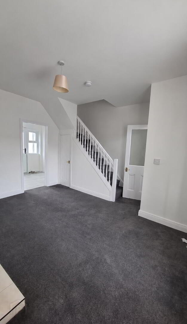 22 Braeside 2 of 6