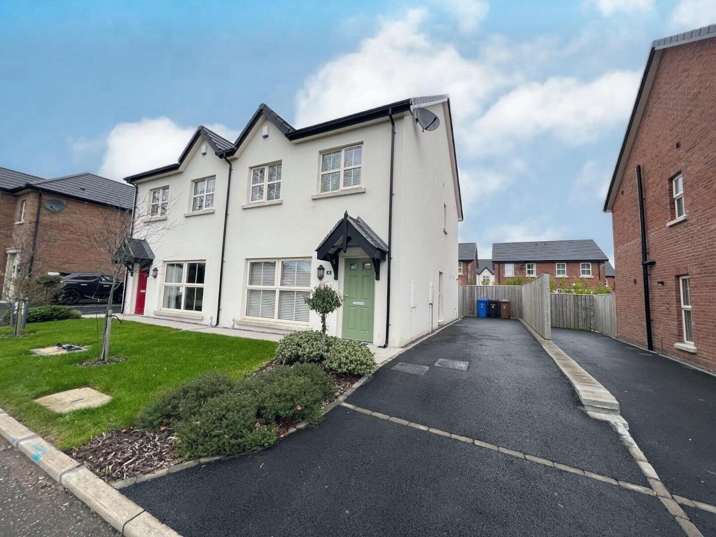 8 Helens Wood Lane 1 of 15