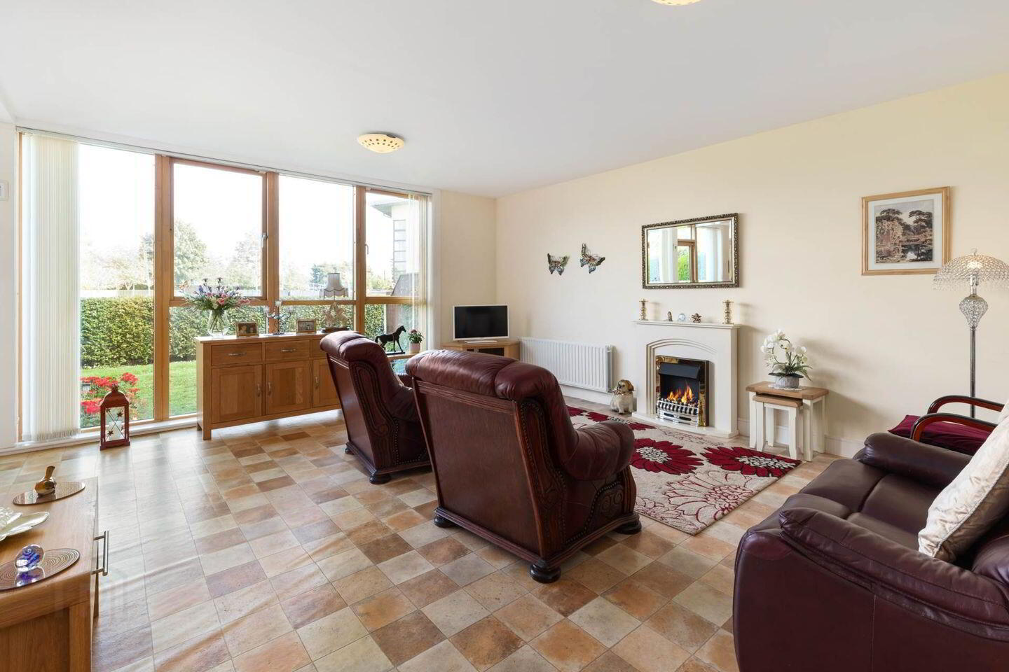 2 Knightsbridge Court 3 of 14