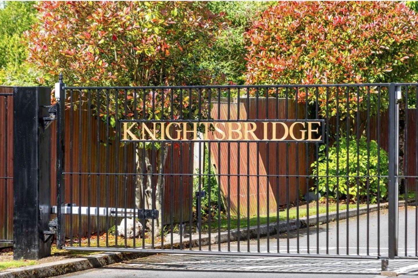 2 Knightsbridge Court 13 of 14