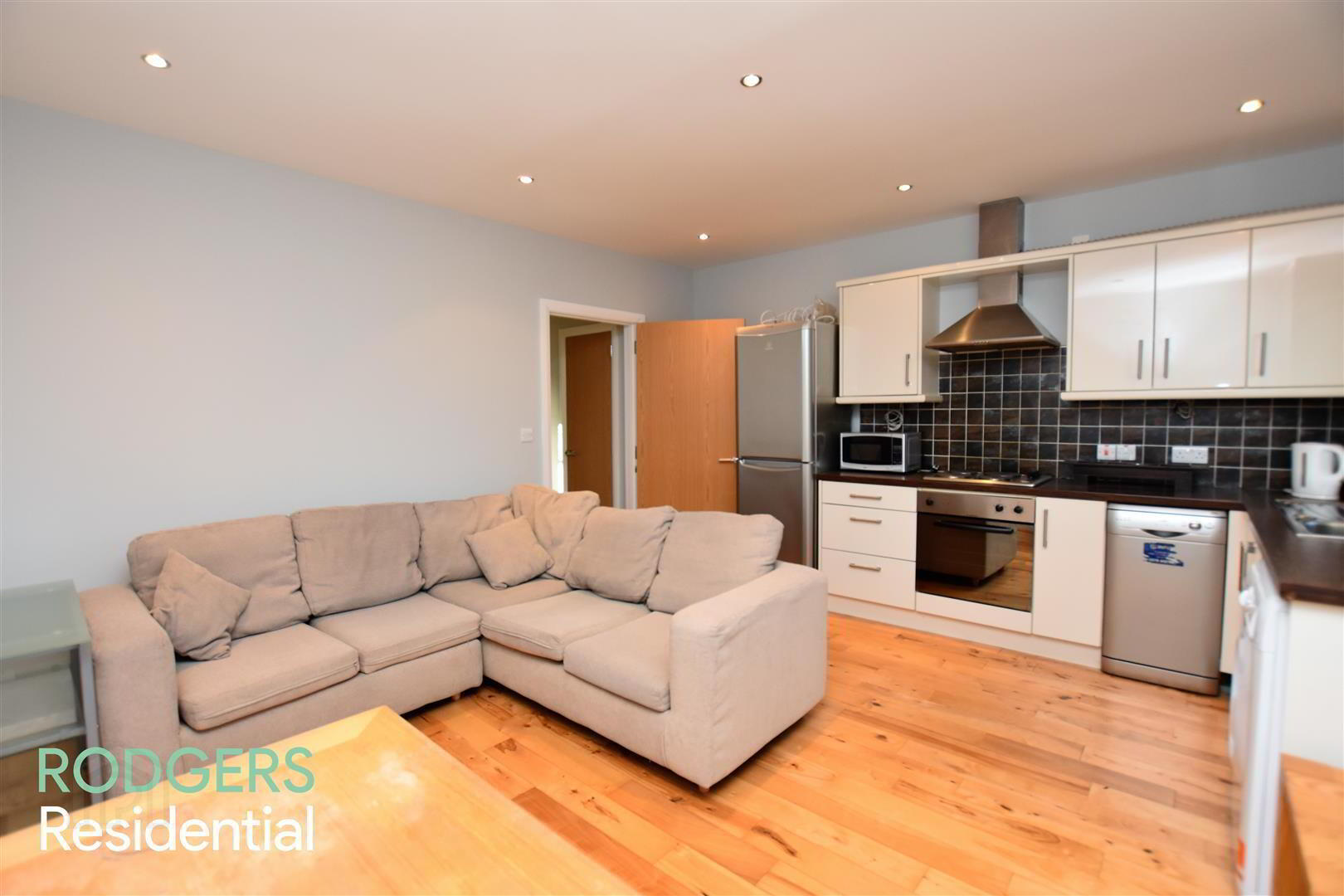 Apt 5 Acorn Lodge, 436 Shore Road 3 of 10