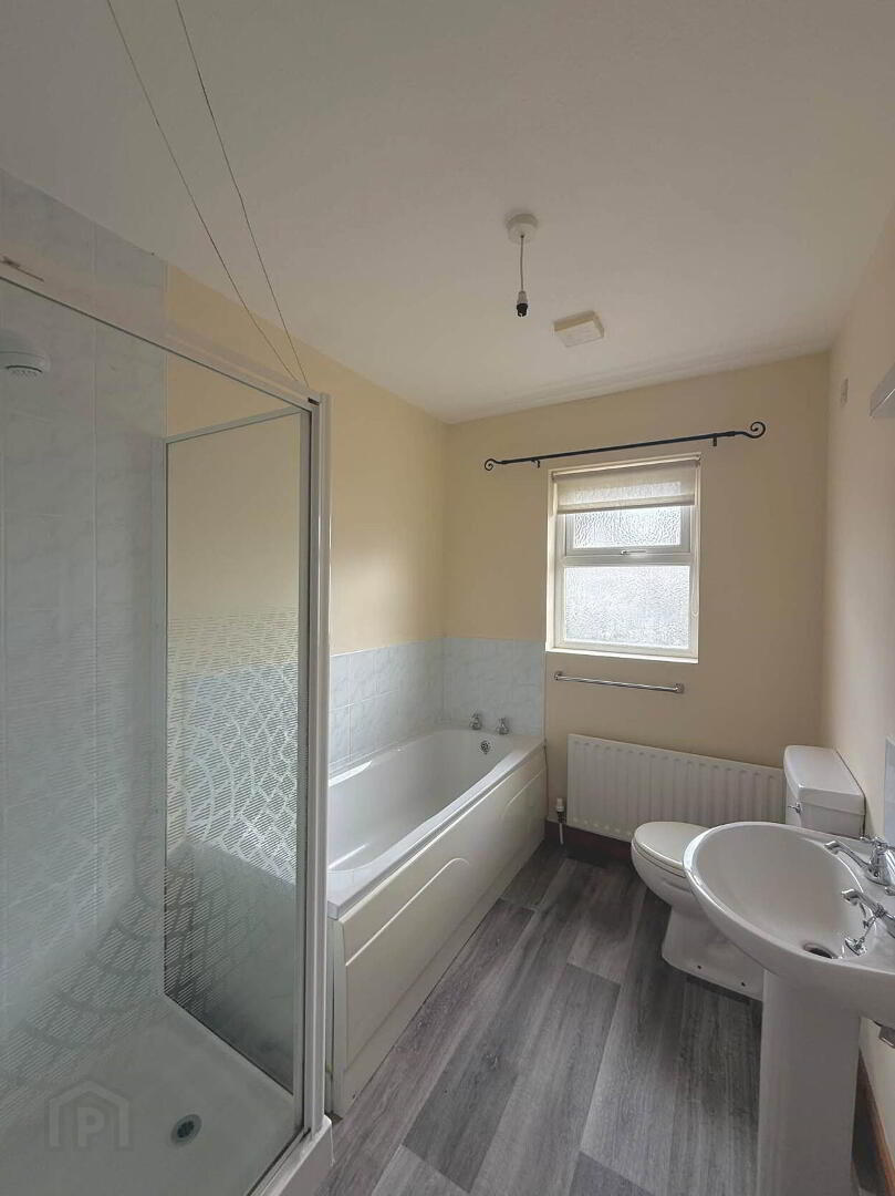 18 Raceview Avenue 17 of 18