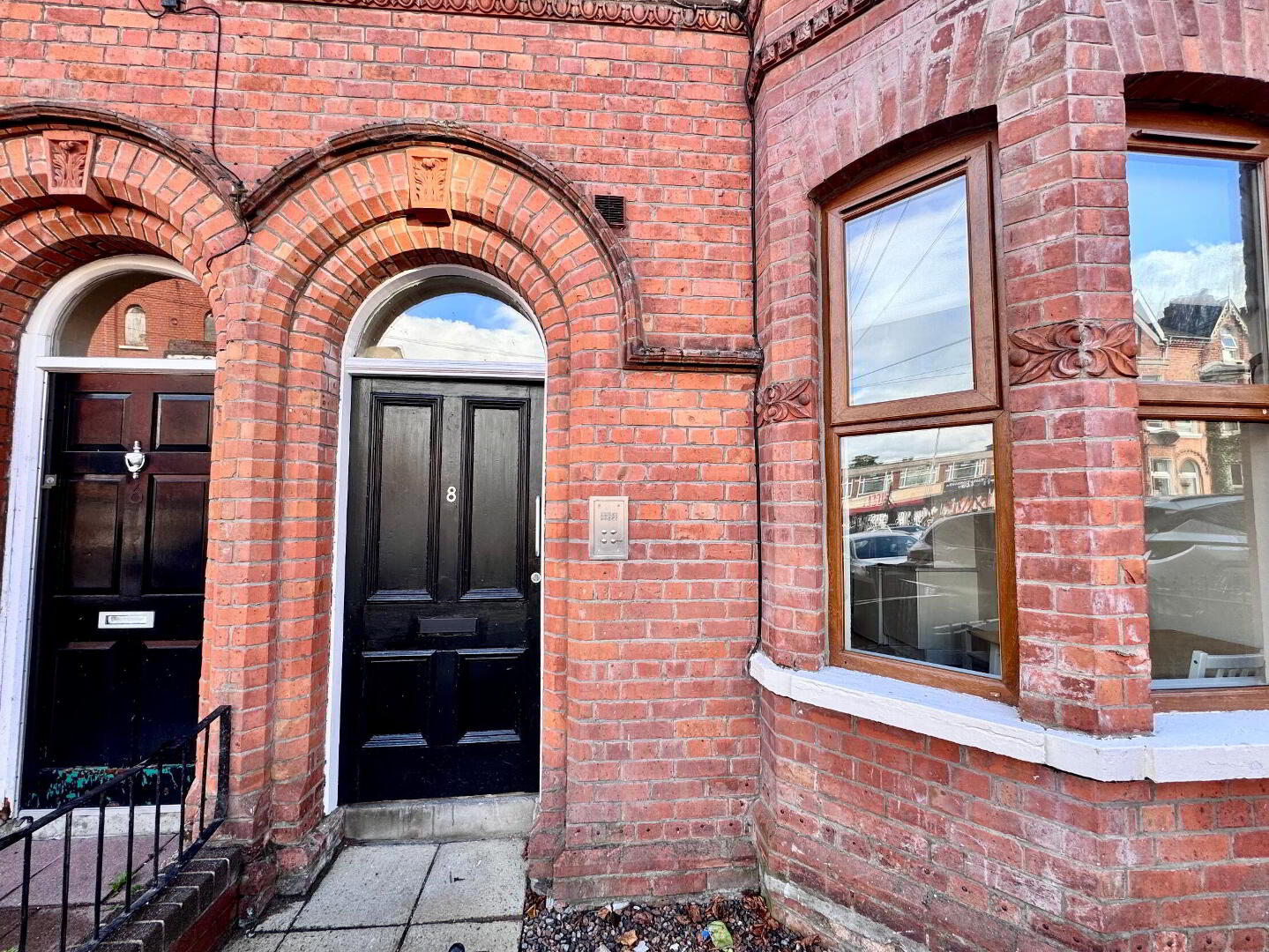 Apt 1, 8 Willowbank Gardens 3 of 16