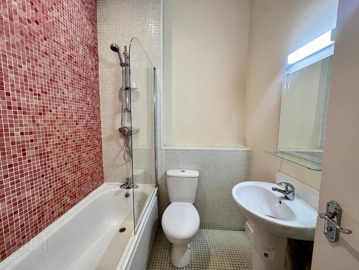 Apt 1, 8 Willowbank Gardens 16 of 16