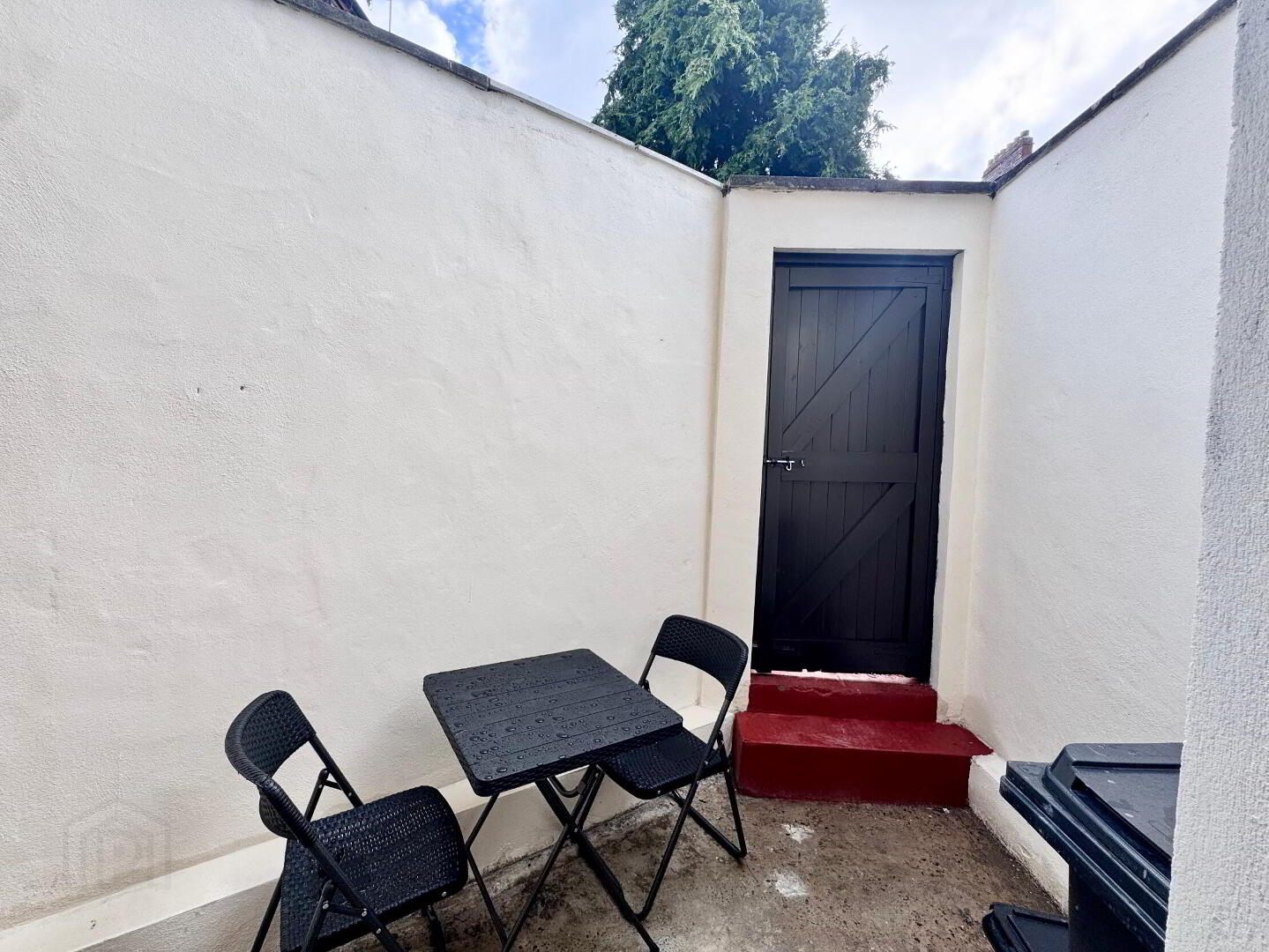 Apt 1, 8 Willowbank Gardens 15 of 16