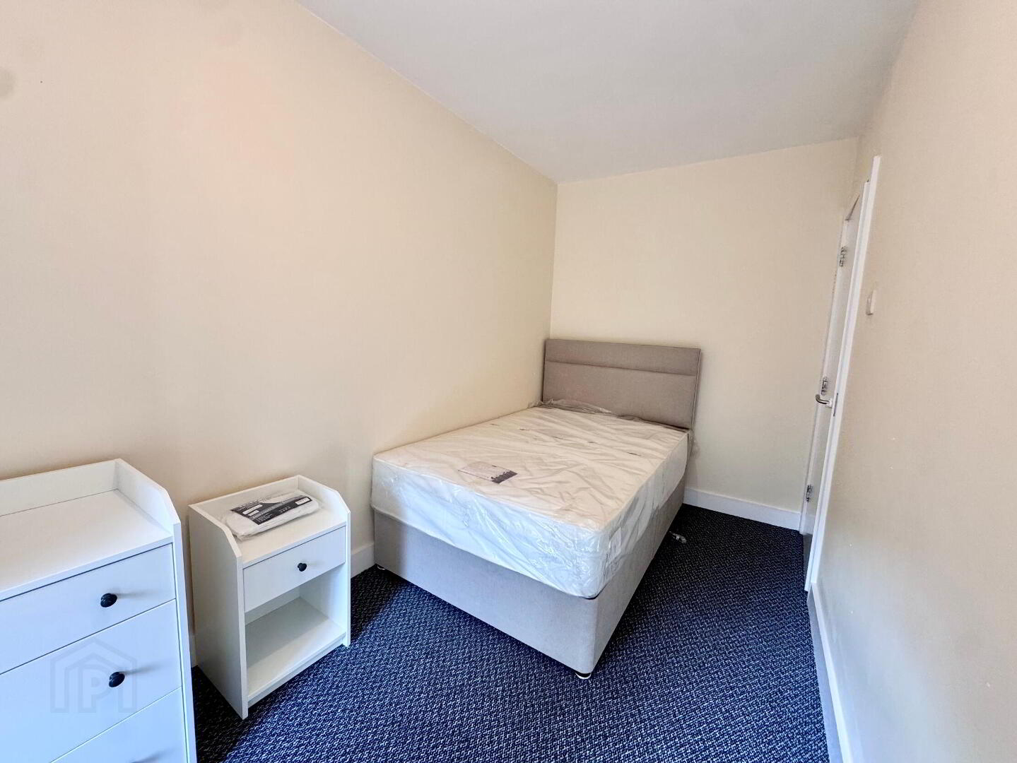 Apt 2, 8 Willowbank Gardens 13 of 14