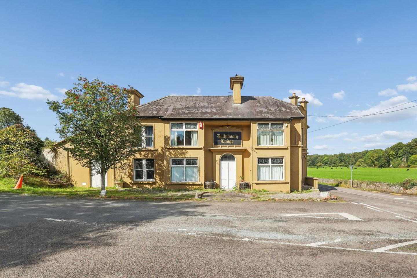 Ballyhooly Lodge Or Castle Tavern 1 of 34