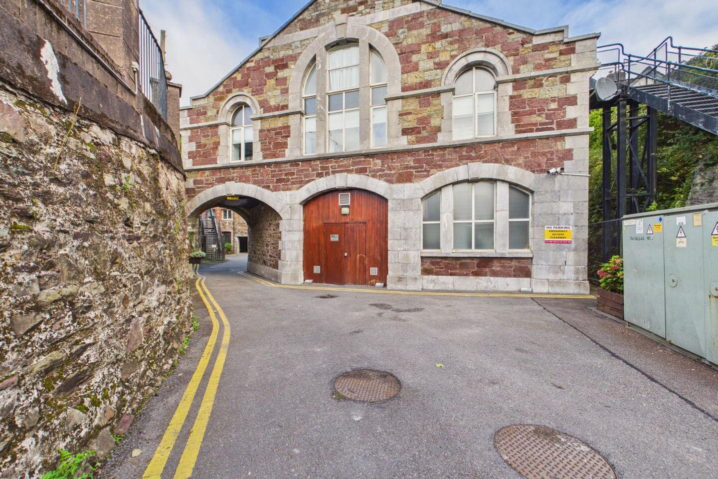 8 Stone Court 2 of 29