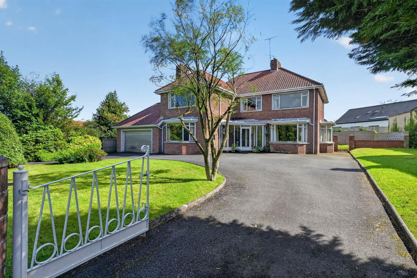 Monte Bre, 136 Upper Malone Road 2 of 27