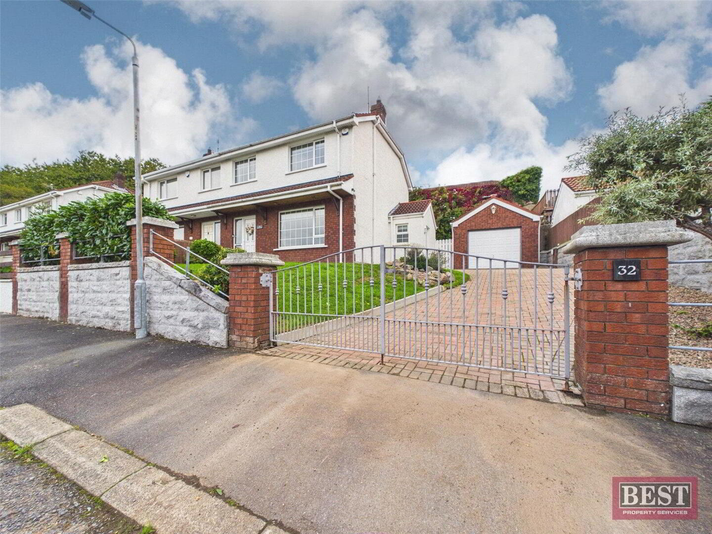 32 Oaklands 1 of 21
