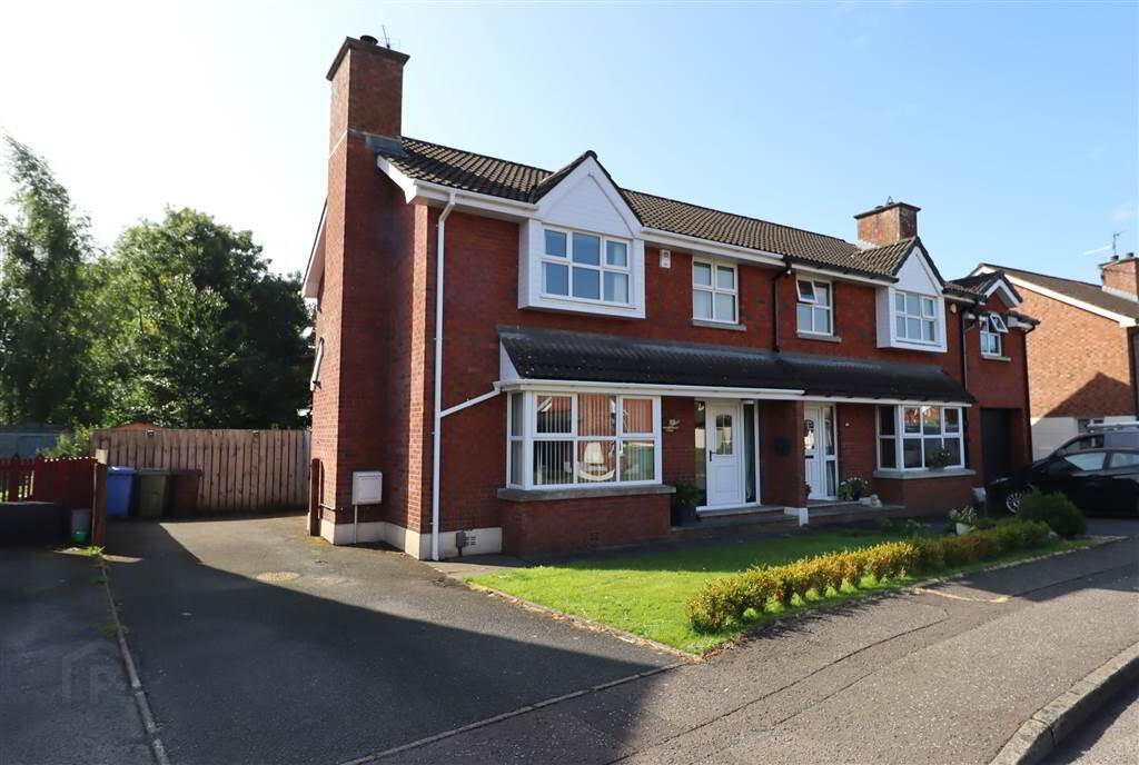 33 Knockdarragh Park 1 of 25
