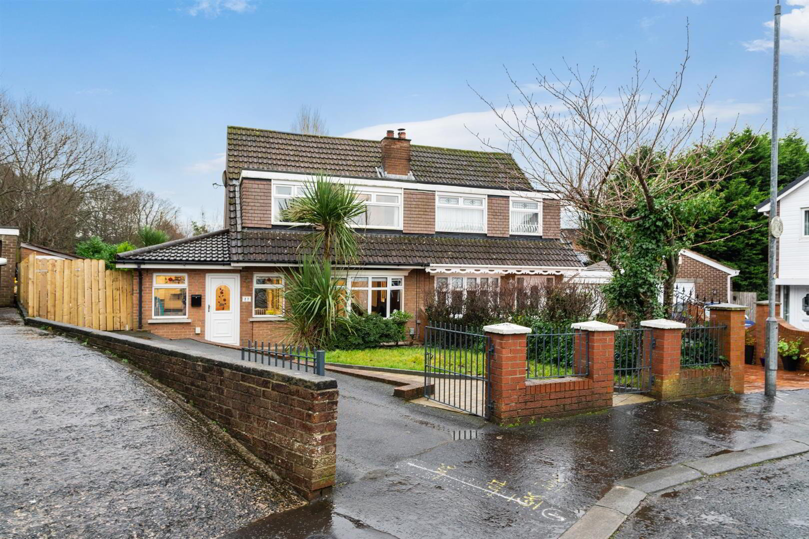 27 Orchardville Gardens 1 of 34