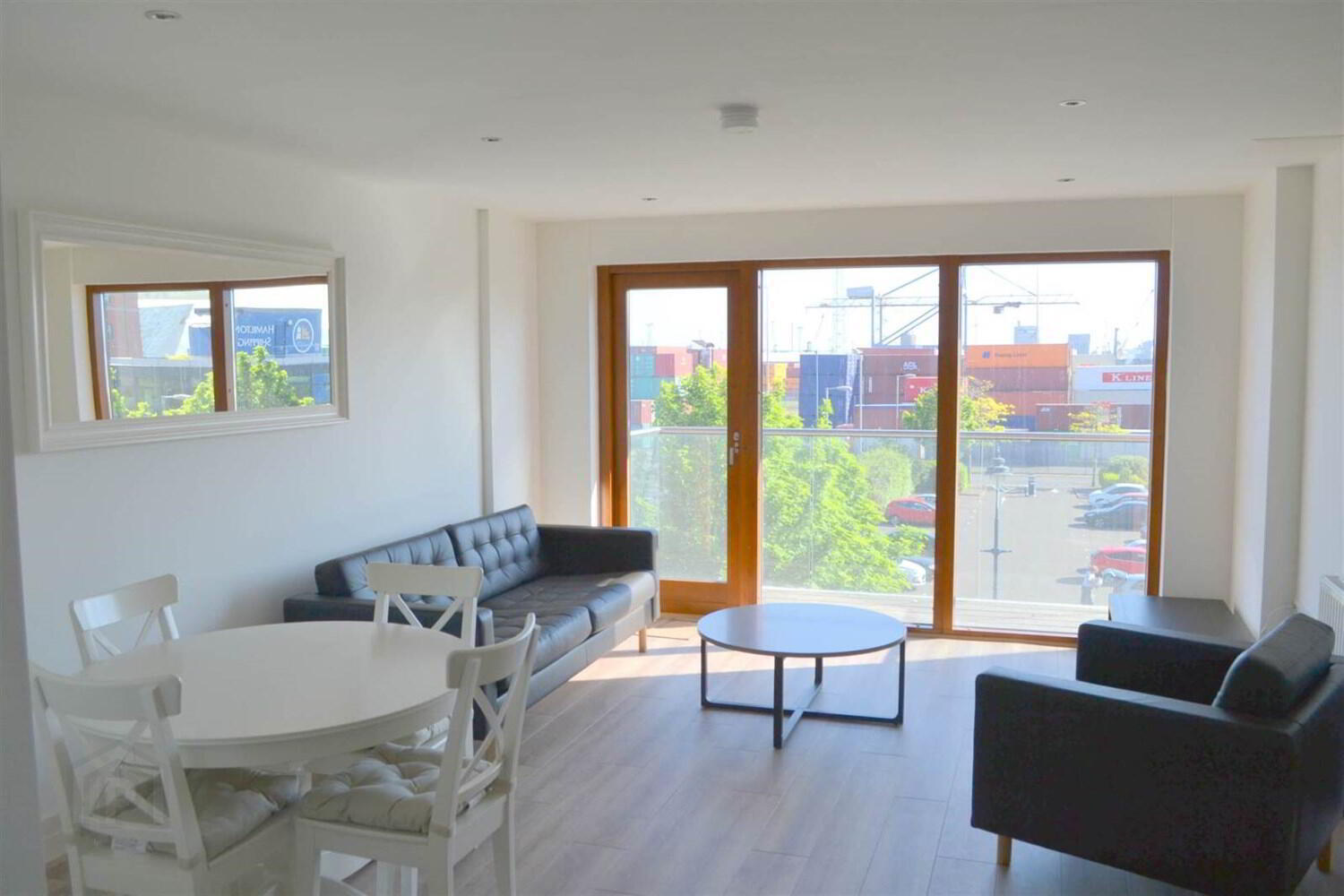 95 The Granary Building, 15 Princes Street 3 of 9