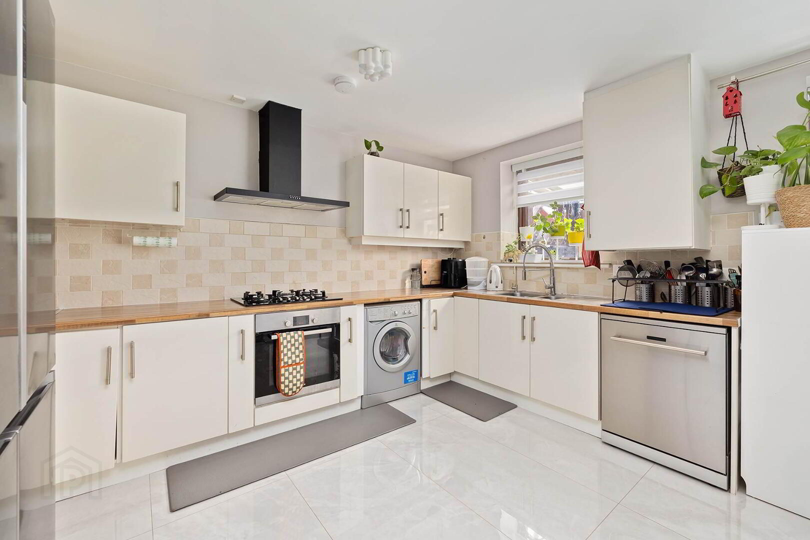 81 Castlegate Way 3 of 24