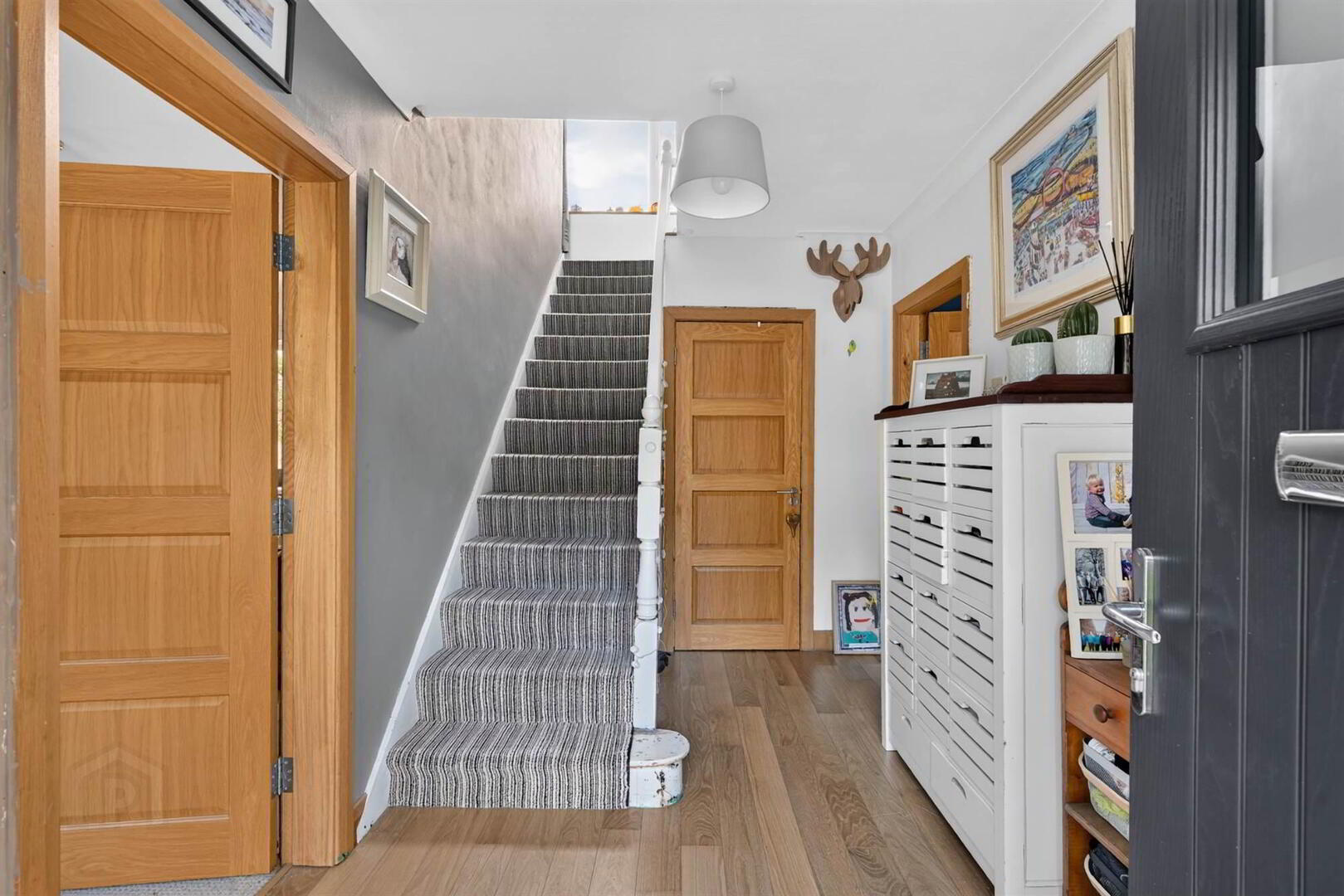 4 Ascot Gardens 3 of 28