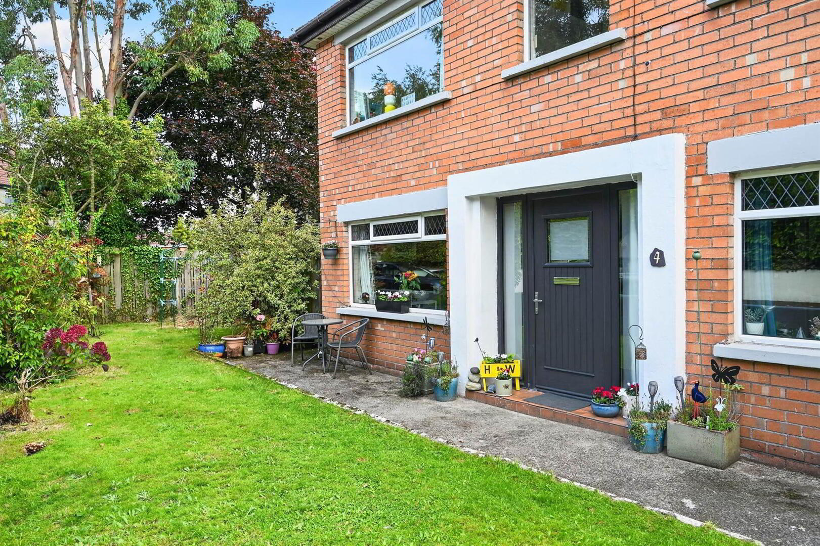 4 Ascot Gardens 2 of 28