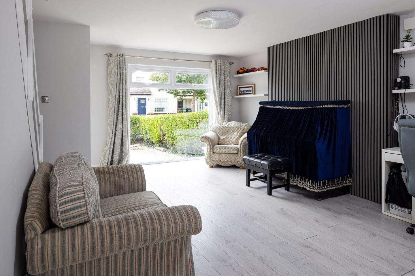 5 Oaklands Avenue 2 of 13
