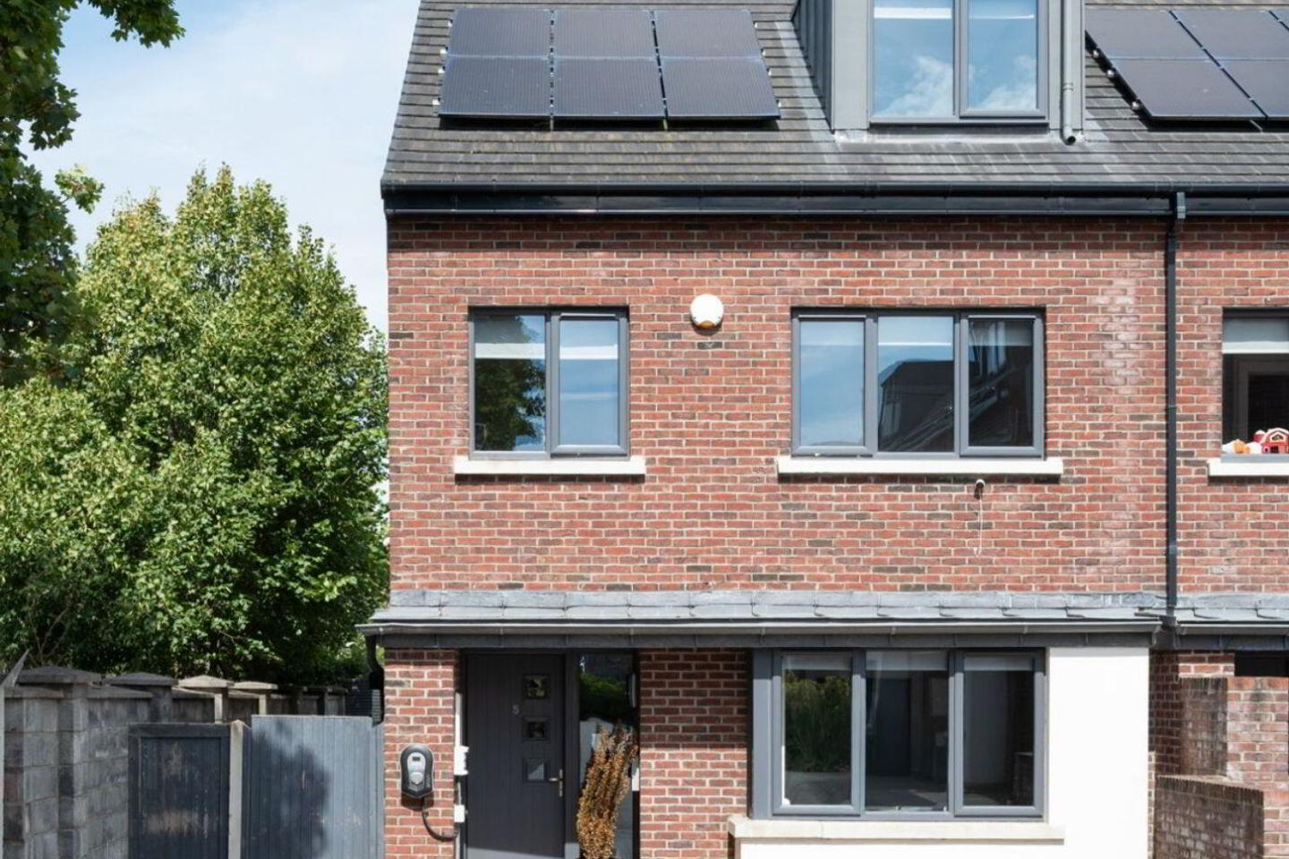 5 The Mews 1 of 28