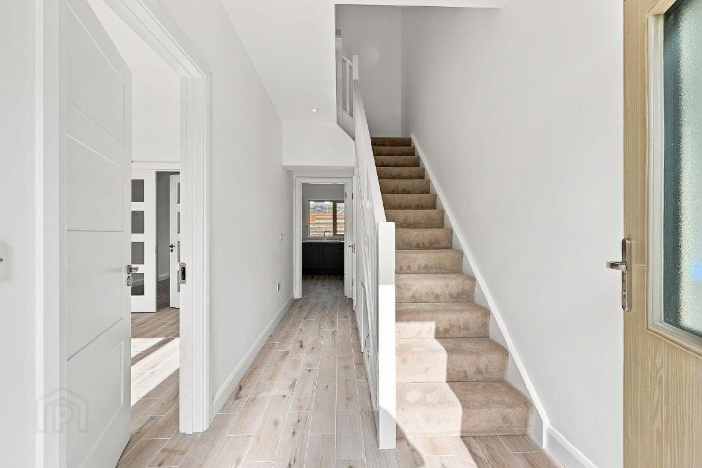 87a Saint Anne's Square 2 of 17