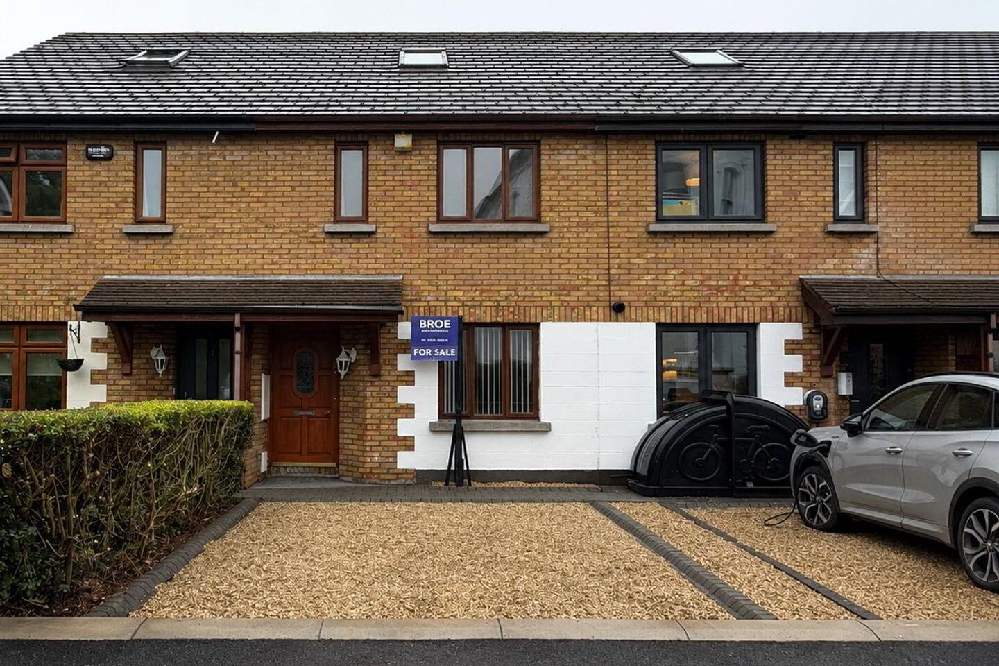 2 Airfield Terrace 1 of 28