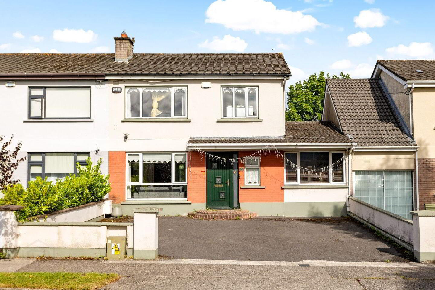 8 Moorefield Park 1 of 23