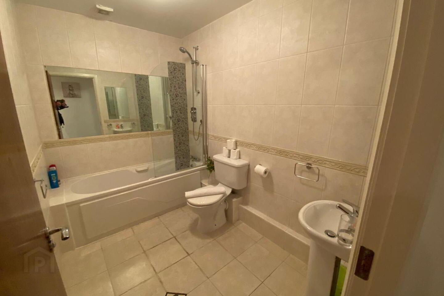 Apartment 38 Wellington Court 8 of 8