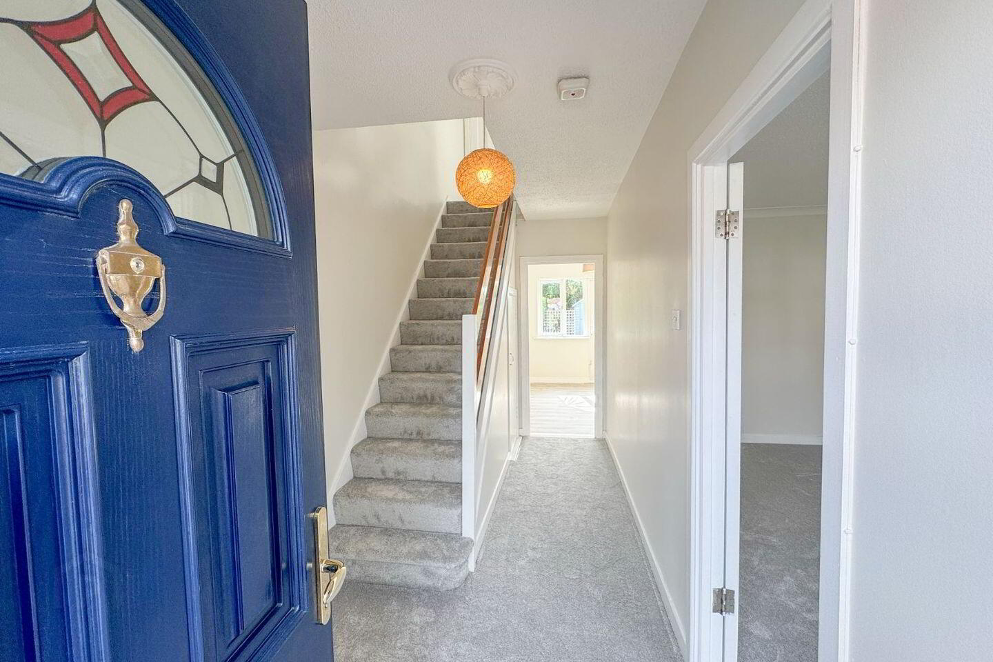8 Stradbrook Close 2 of 24