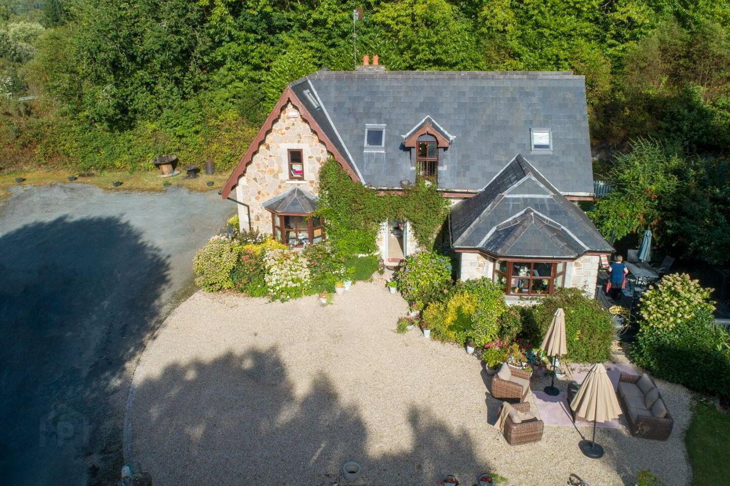 East, Gate Lodge 33 of 34