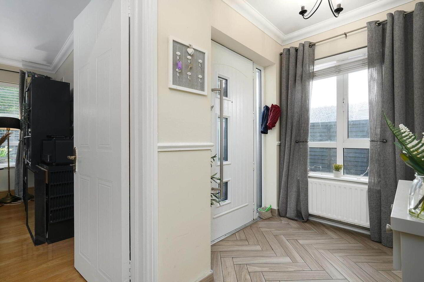 80 Castle Riada Avenue 3 of 40
