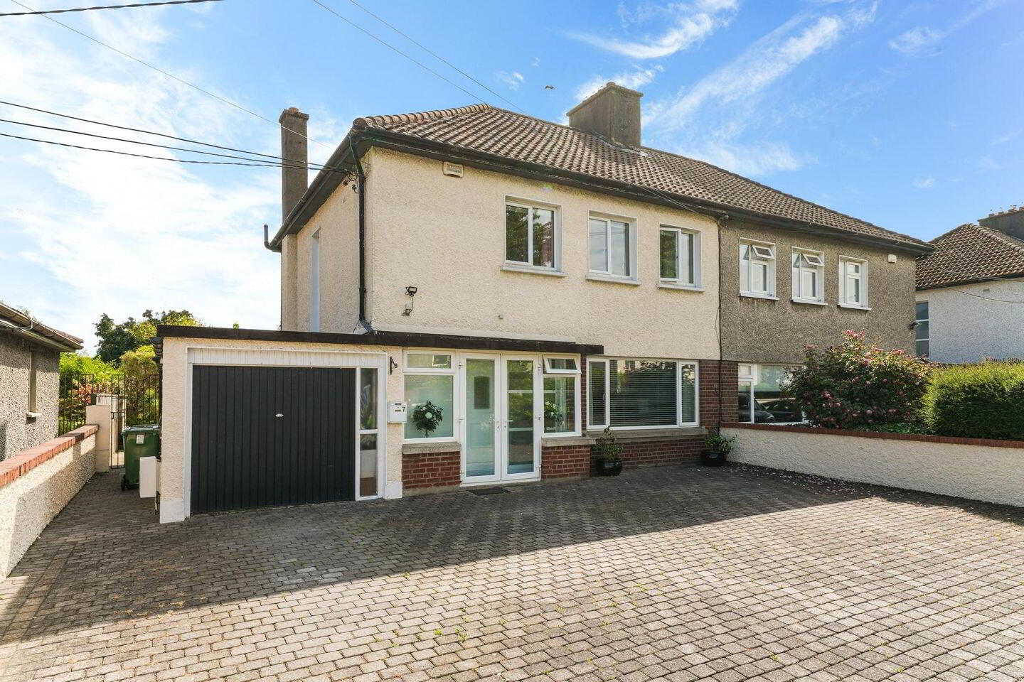 7 Newlands Drive 2 of 41