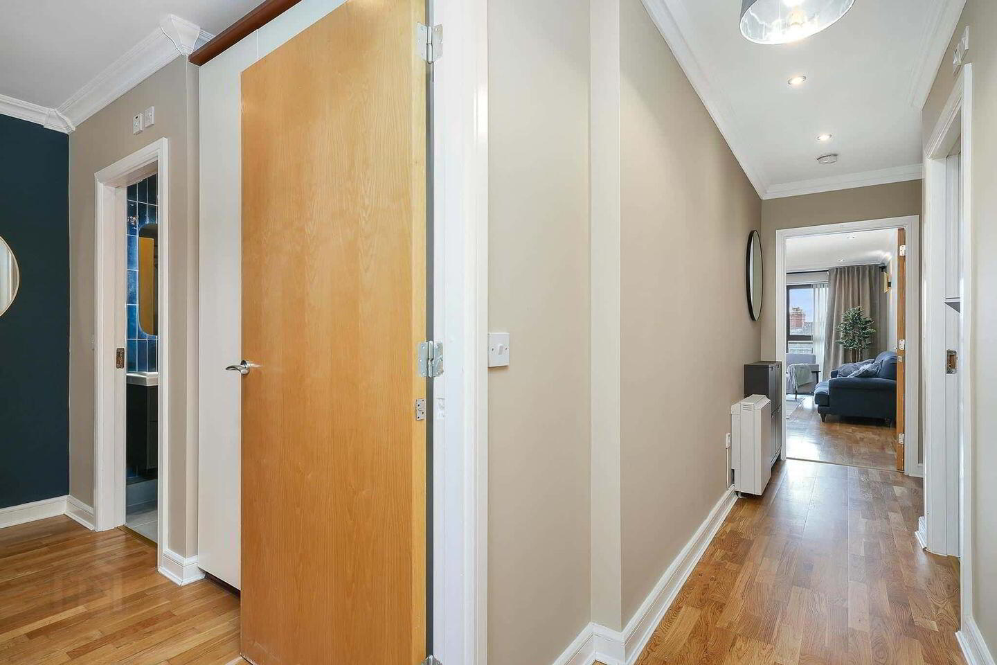 Apt 7, Southgate 2 of 25