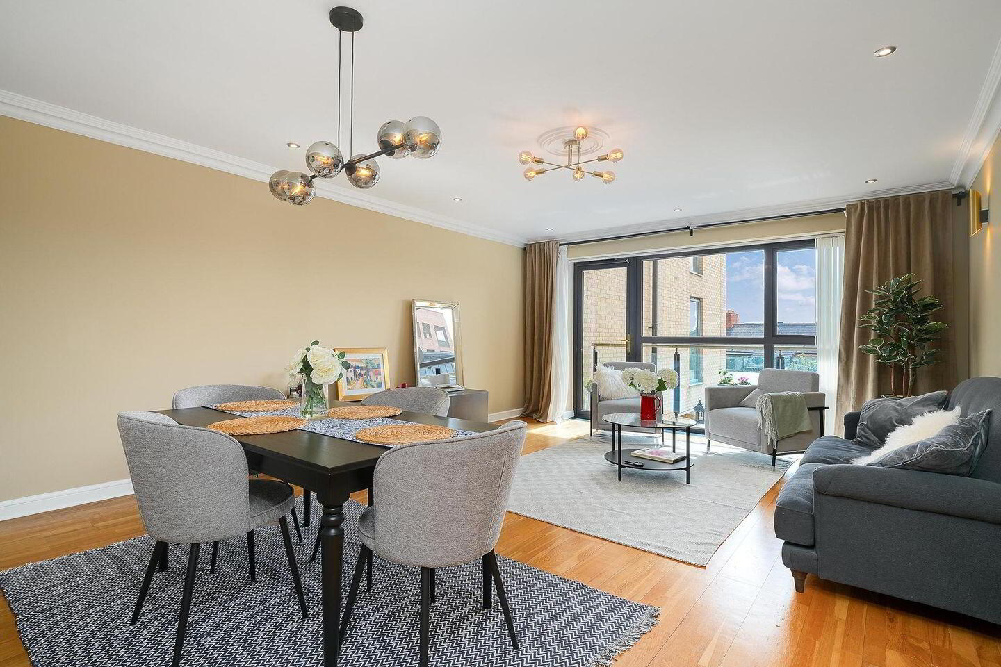 Apt 7, Southgate 3 of 25