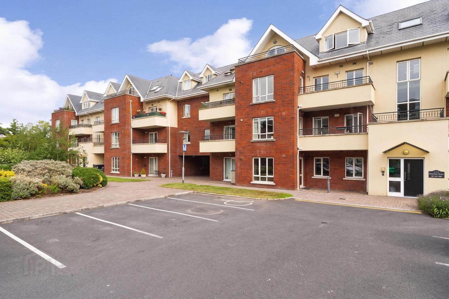 Penthouse @, 45 Ballintyre Square 1 of 21