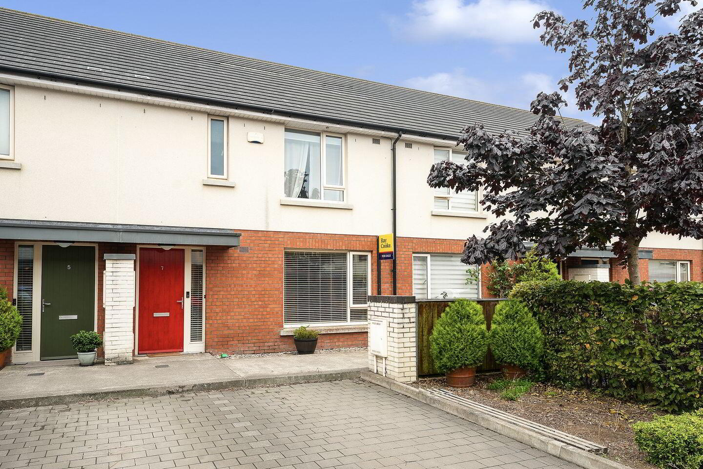 7 Stratton Close 1 of 29