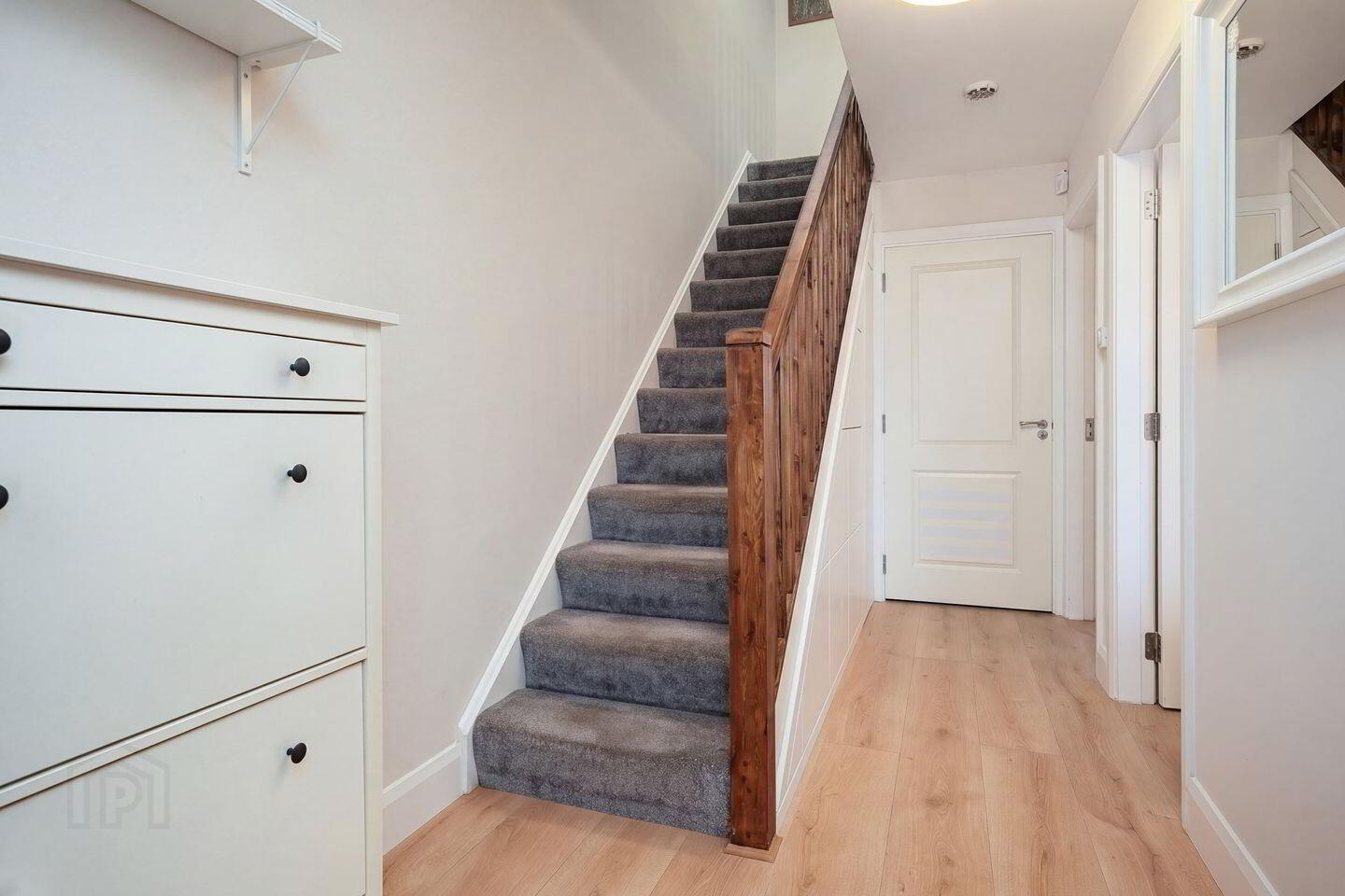 7 Stratton Close 2 of 29