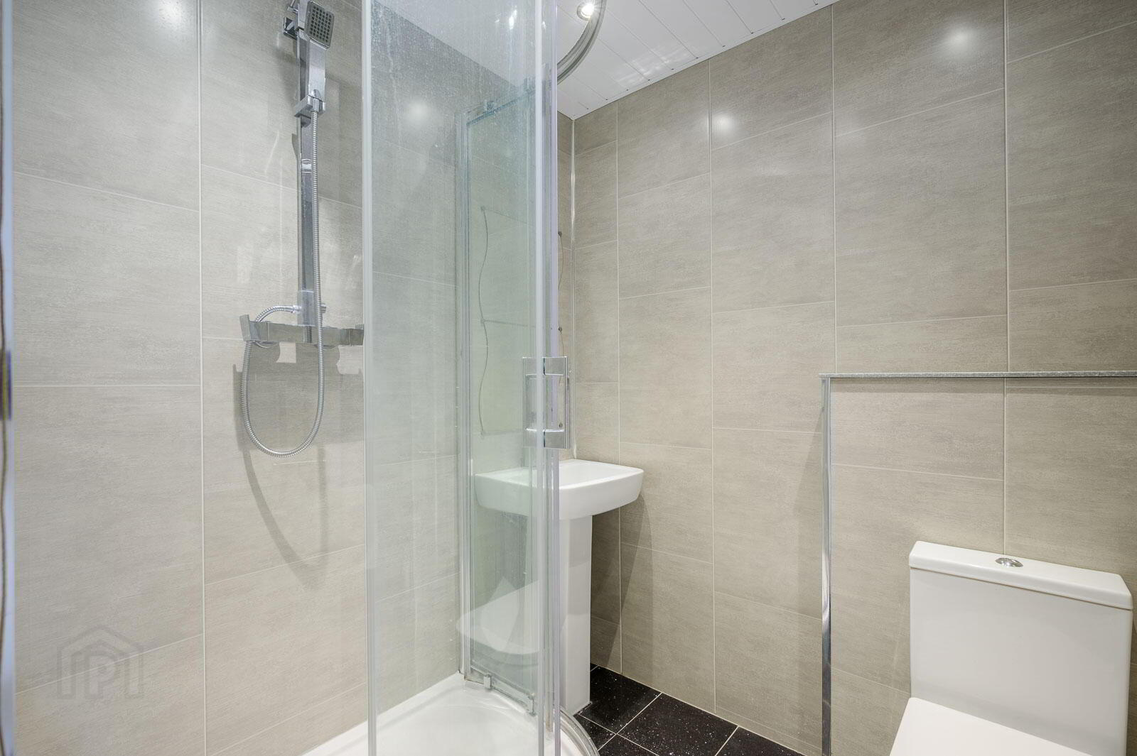 112b Belvoir Drive 11 of 12