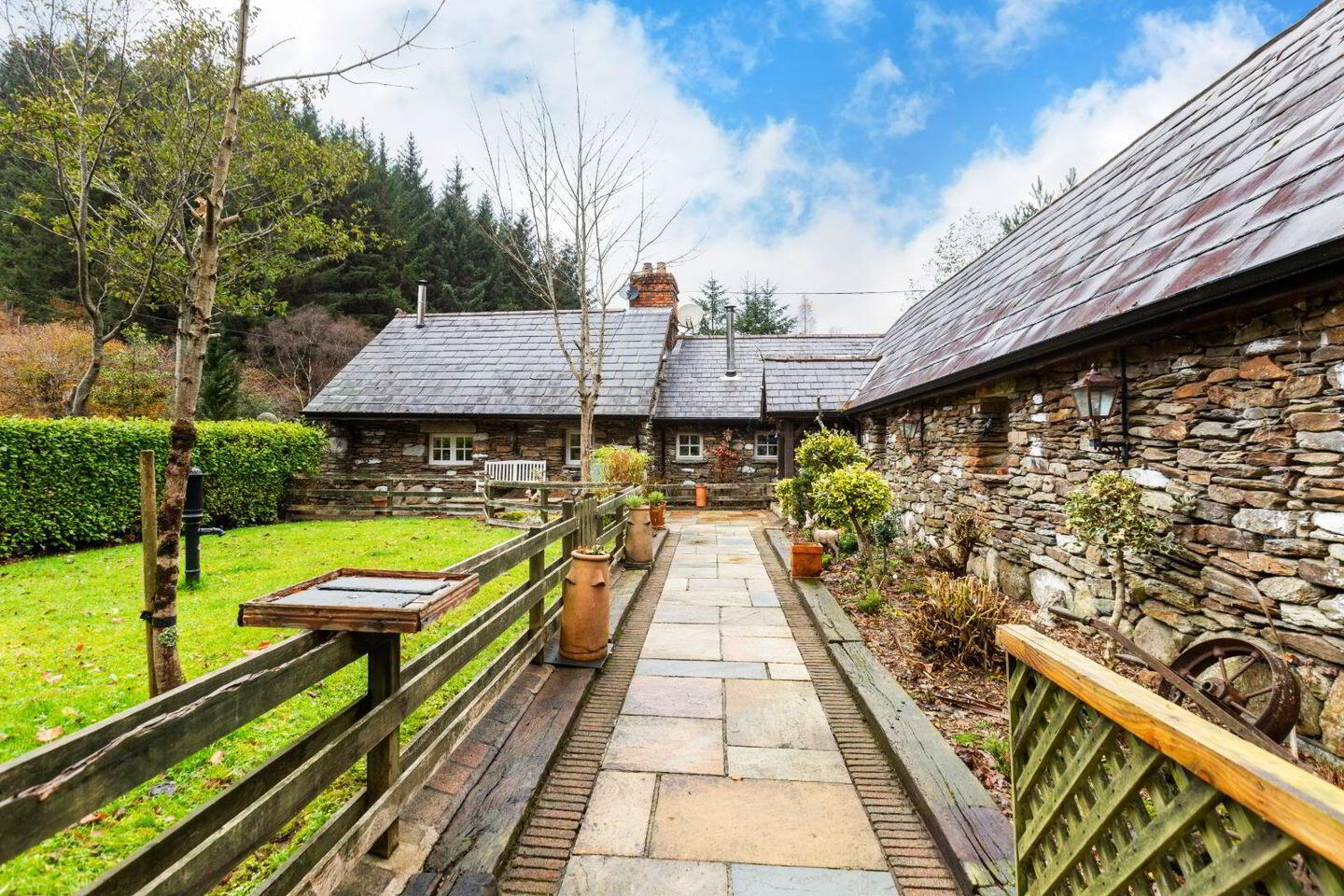 Clarisses Cottage 1 of 32