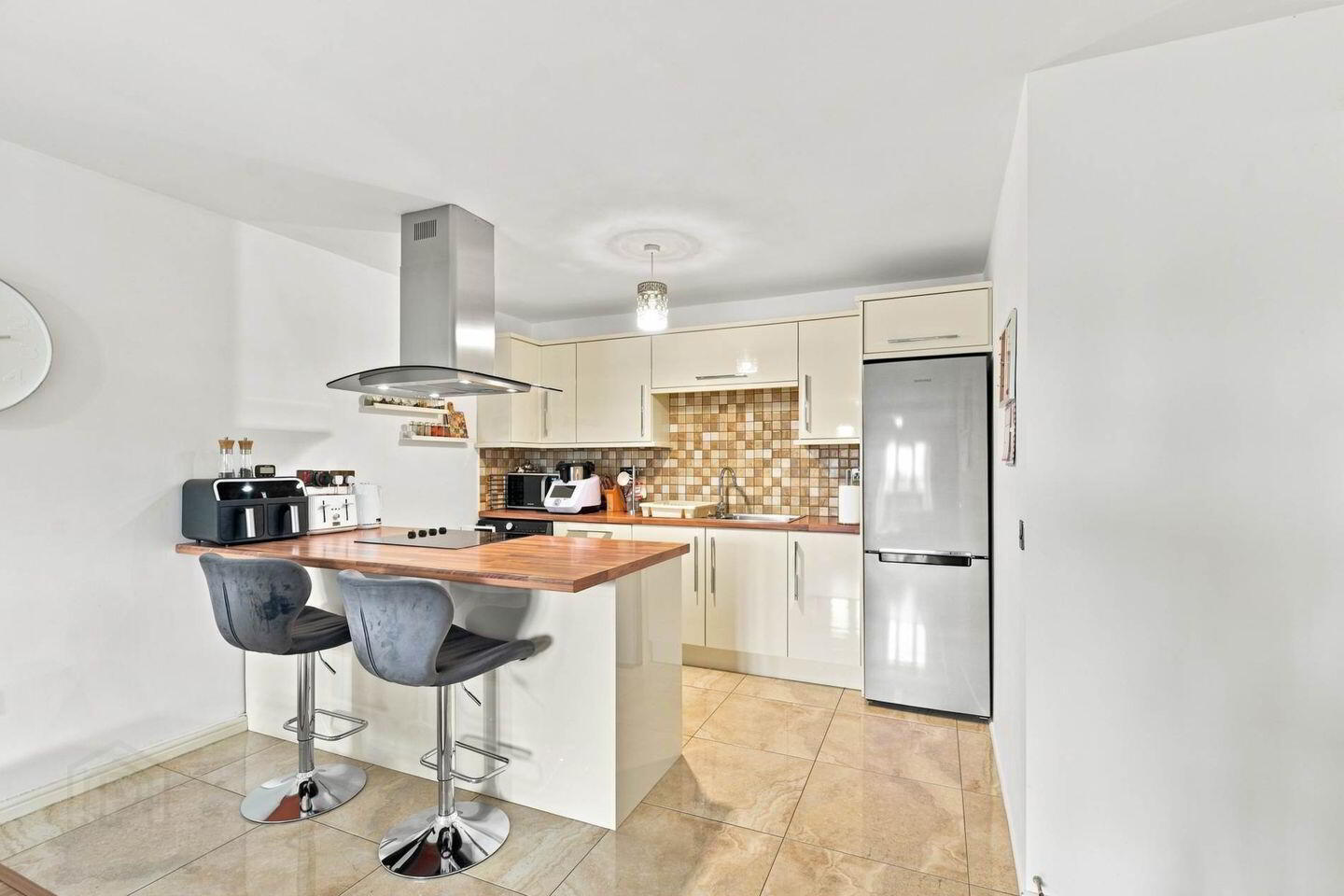 Apt 12 The Lodge, Yew Tree Square 3 of 20