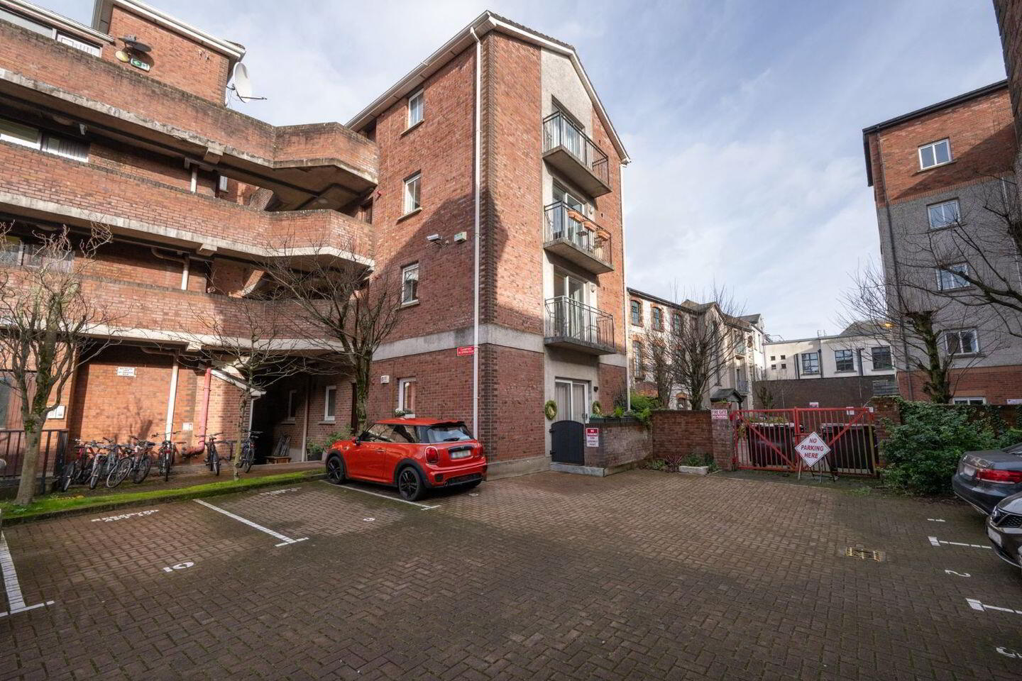 Apartment 27 Salmon Weir 1 of 27