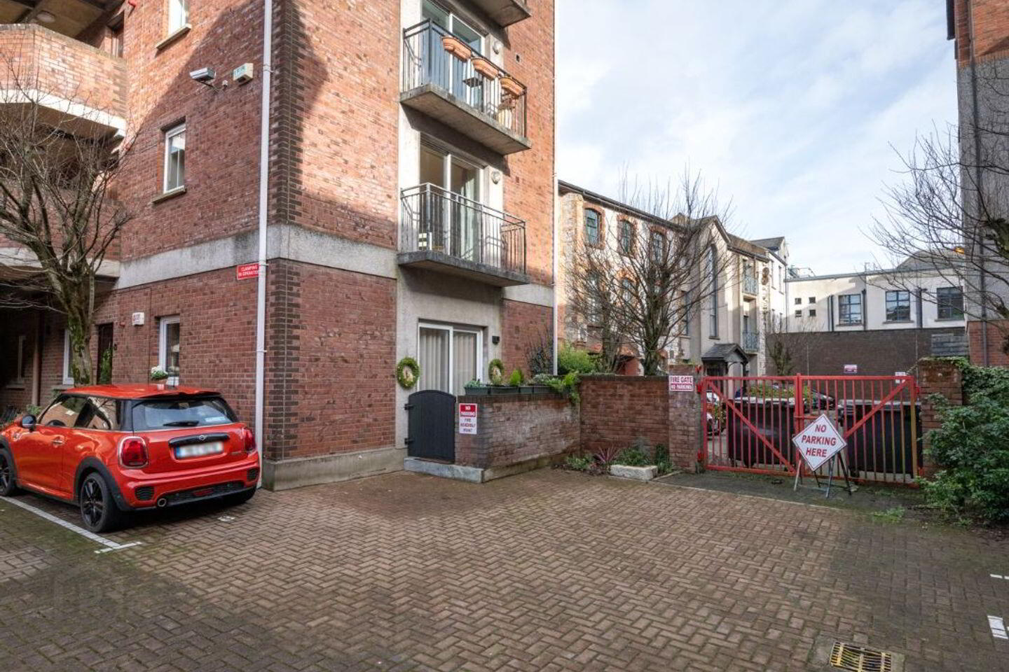 Apartment 27 Salmon Weir 3 of 27