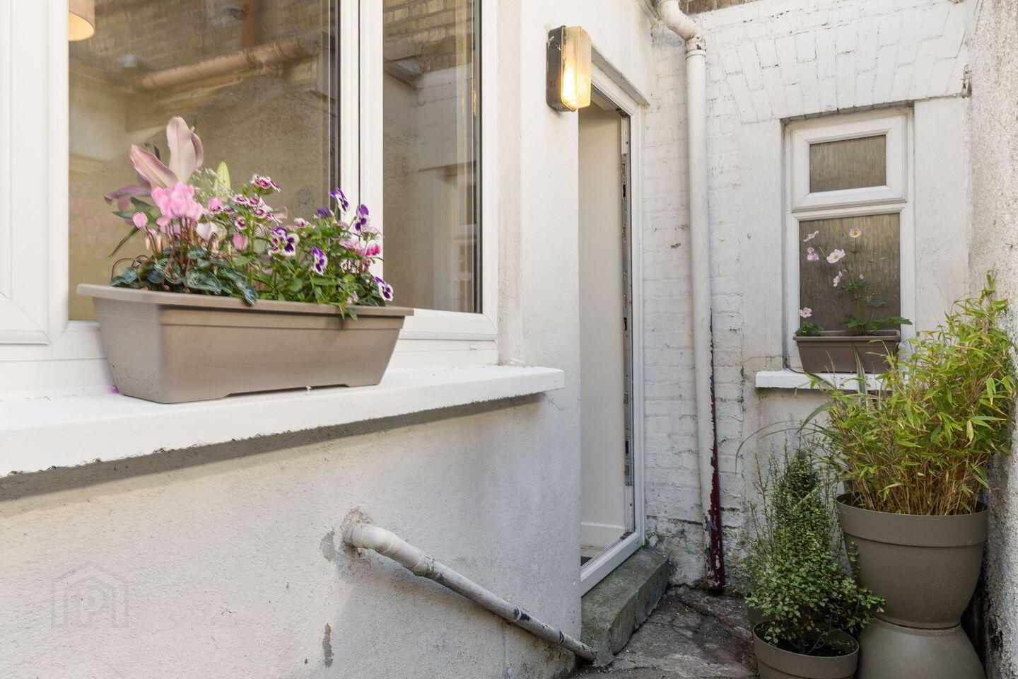 11 Charles Street West 8 of 9