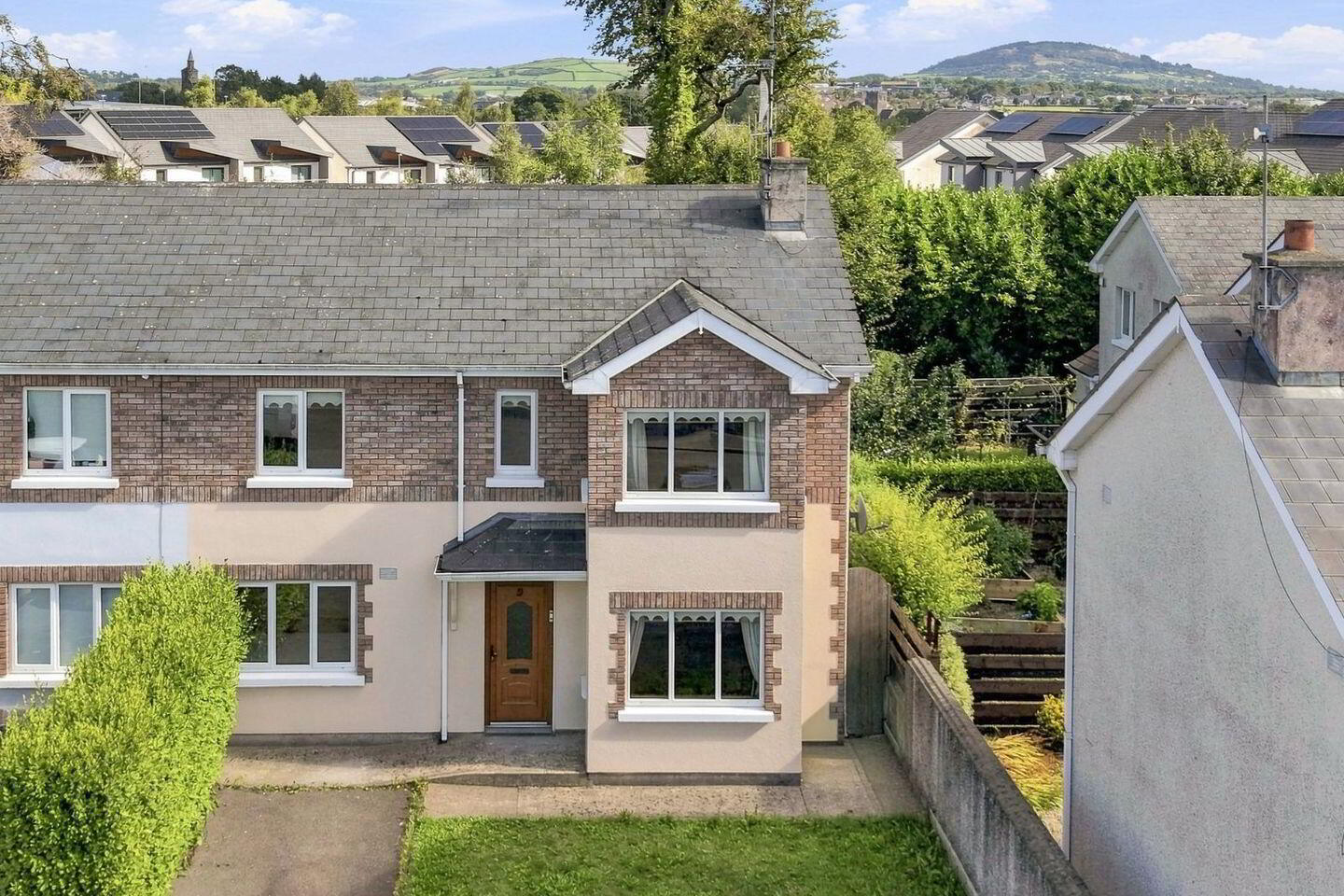 5 Oakwood 1 of 17