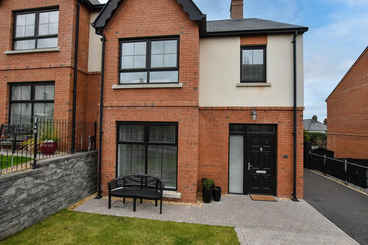 21 Donegall Park Gardens 2 of 36