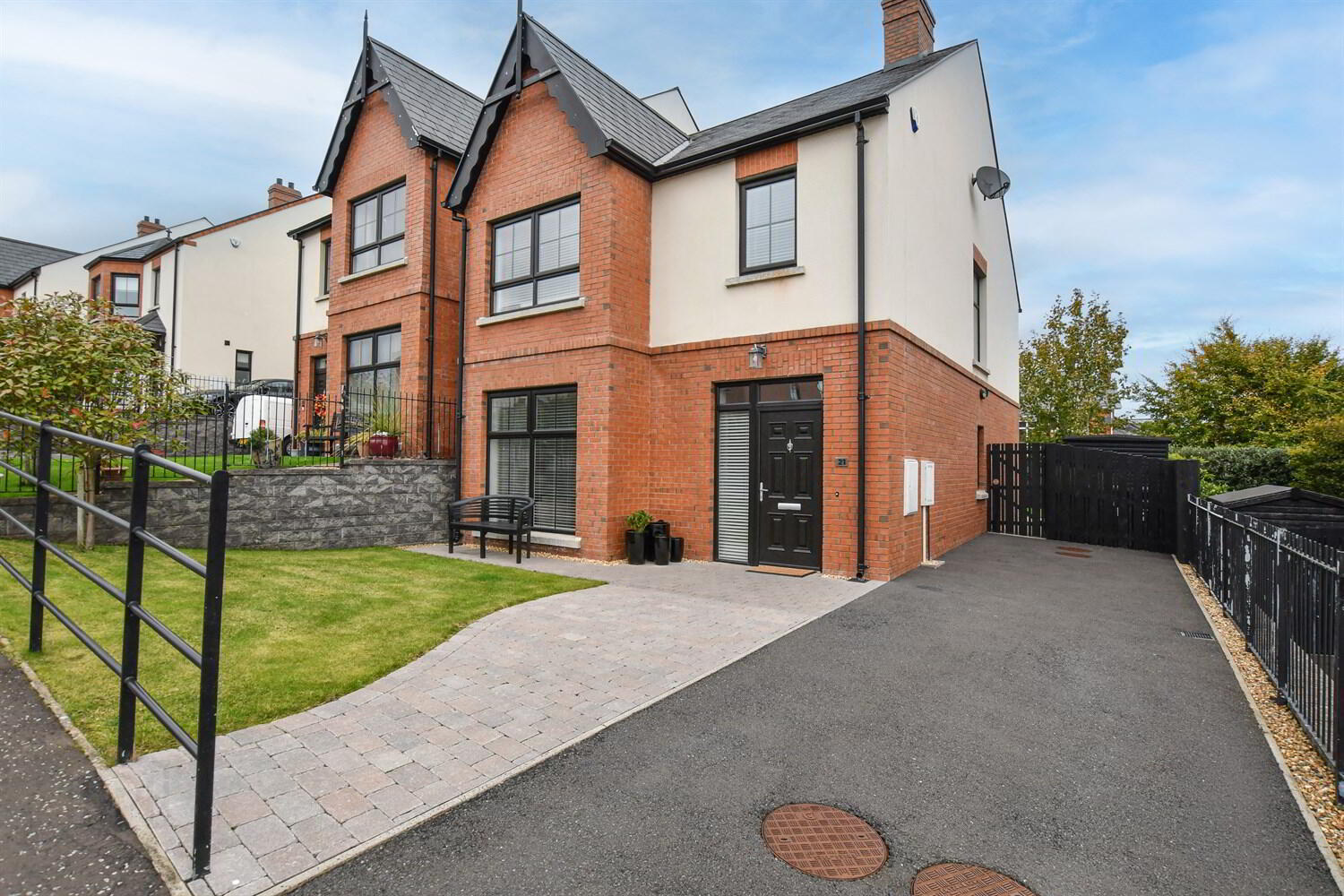 21 Donegall Park Gardens 1 of 36