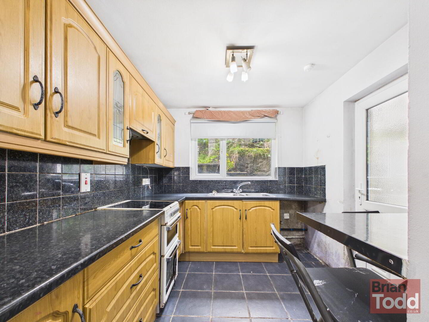 19 Bank Road 2 of 12
