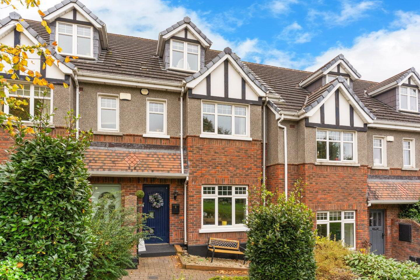 6 Stocking Wood Green 1 of 15